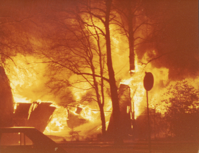 606187 Afbeelding van de brand in de concertzaal Tivoli (Lepelenburg) te Utrecht.